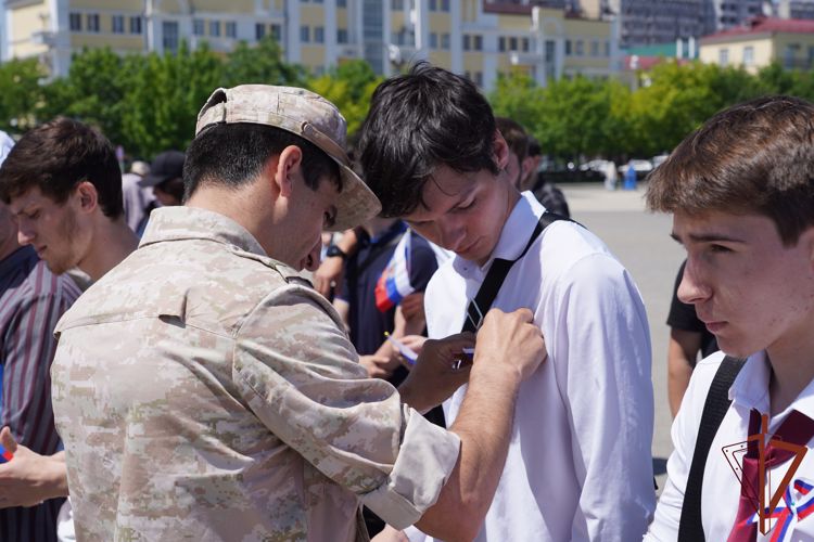 В Грозном Росгвардия провела патриотический флешмоб ко Дню России