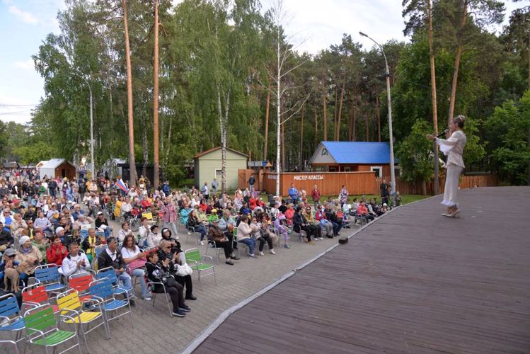 В главном городском парке Екатеринбурга росгвардейцы выступили с концертом  в честь Дня России