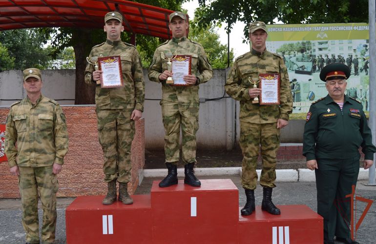 Чемпионат Уральского округа Росгвардии по многоборью кинологов завершился в Тюмени 