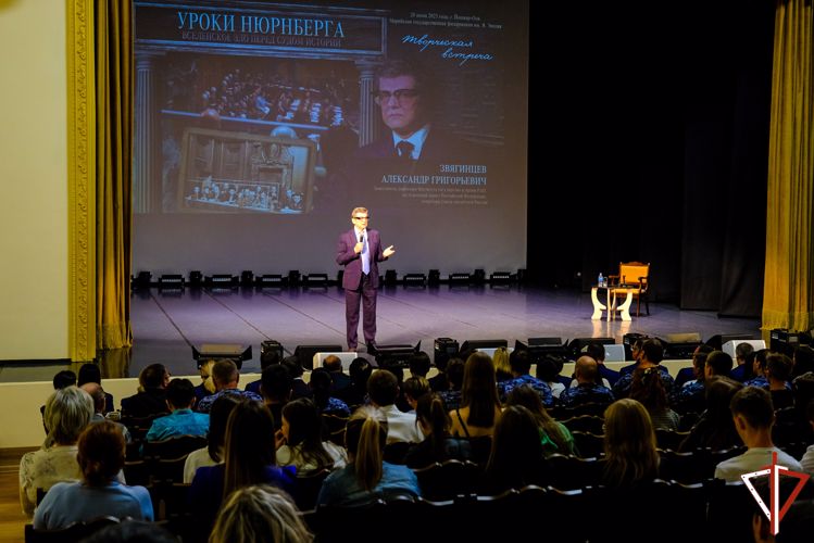 Российский писатель Александр Звягинцев провел творческий вечер для росгвардейцев в Марий Эл 