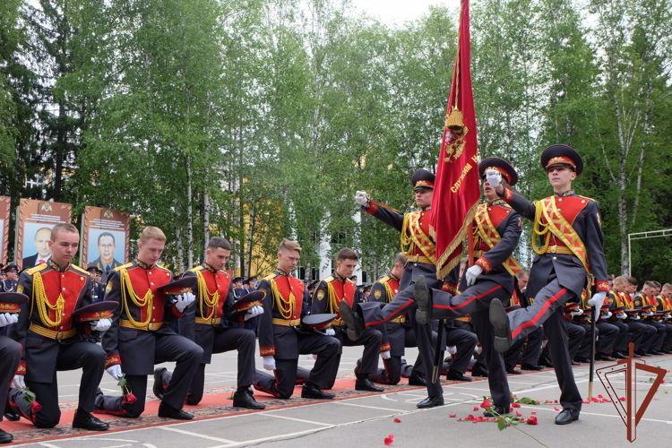 Торжественный выпуск кадет состоялся в Пермском президентском кадетском училище Росгвардии  (видео)