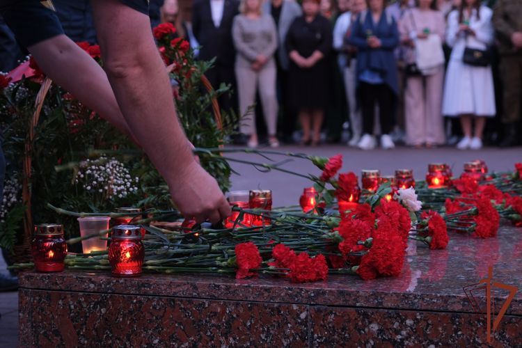 Росгвардейцы Центрального округа приняли участие в мемориальных мероприятиях в День памяти и скорби