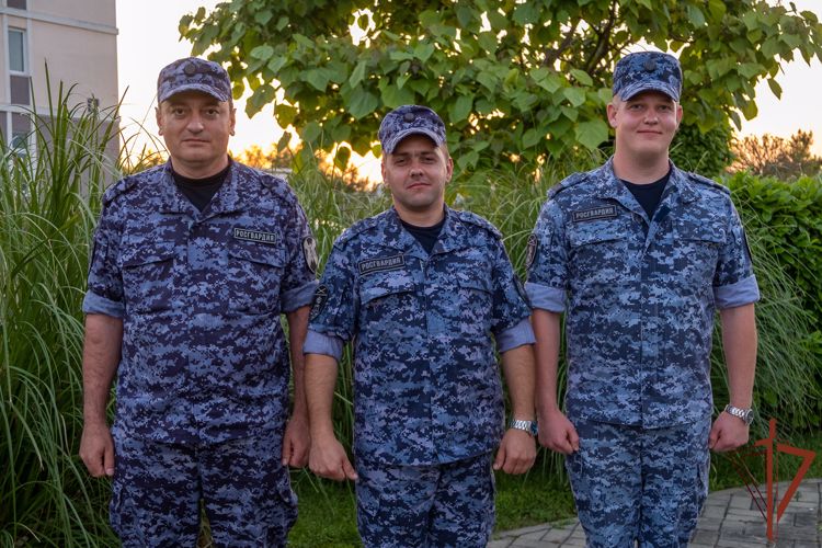 Росгвардейцы пришли на помощь повредившей ногу девушке в Сириусе