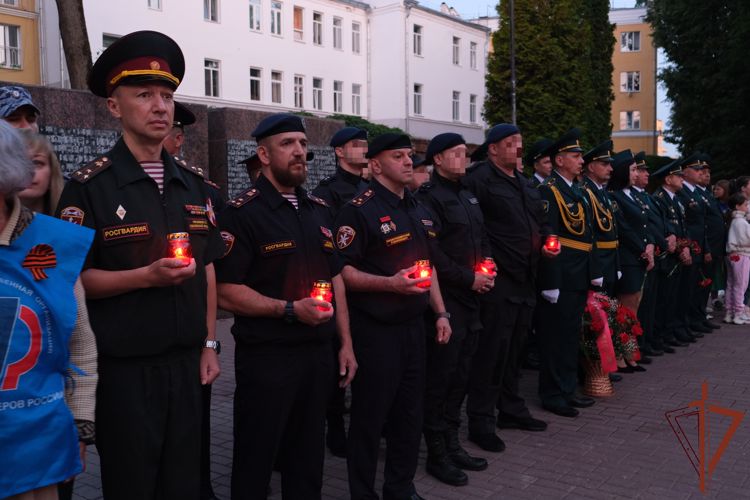Росгвардейцы Центрального округа приняли участие в мемориальных мероприятиях в День памяти и скорби