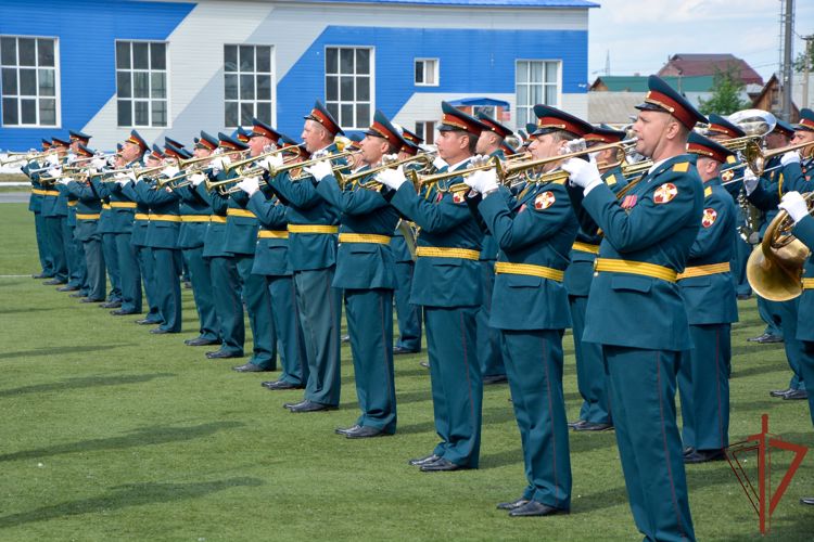 Военные оркестры Уральского округа Росгвардии приняли участие в фестивале «Фанфары Кыштыма»
