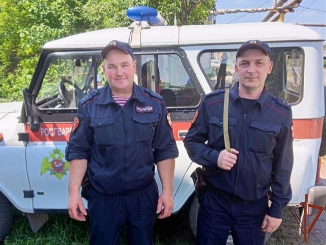 Росгвардейцы оказали помощь пенсионеру, которому внезапно стало плохо на улице в Кемеровской области