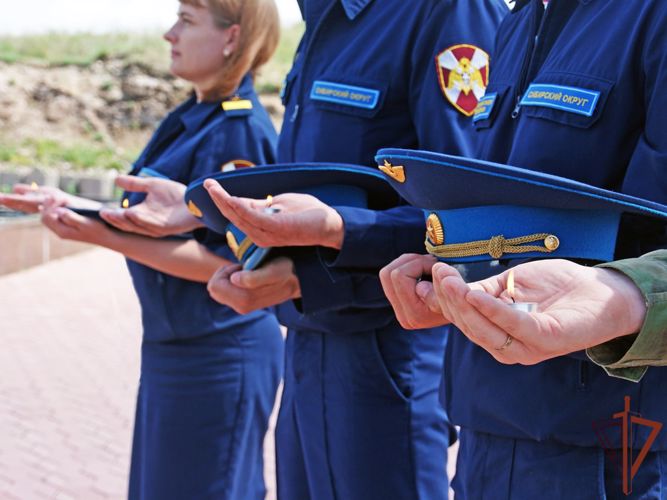 Мероприятия, приуроченные ко Дню памяти и скорби, прошли в Сибирском округе Росгвардии