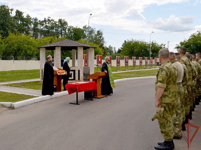 В Казани состоялась торжественная передача походных икон воинским частям Росгвардии
