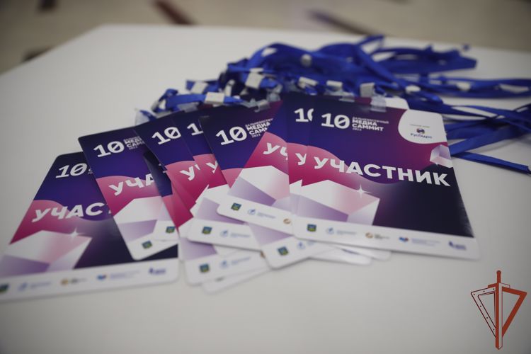 Главный редактор ведомственного журнала Росгвардии выступил на юбилейном Медиасаммите во Владивостоке