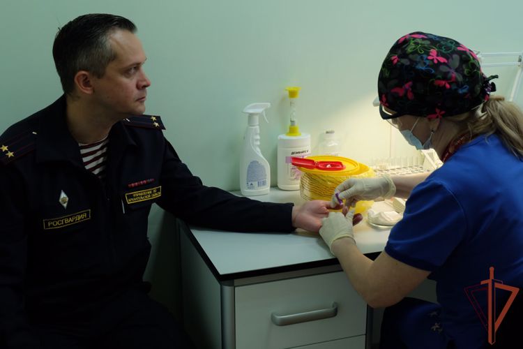 Всероссийскую акцию по сдаче донорской крови «От сердца к сердцу» поддержали росгвардейцы из Архангельска