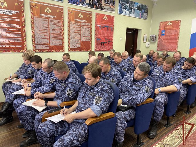 В ЦСН вневедомственной охраны Росгвардии проведены занятия по военно-политической подготовке