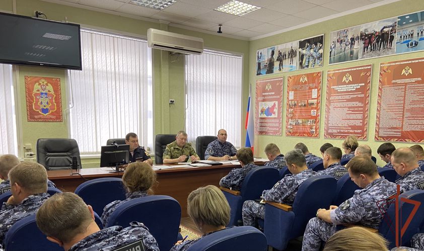 В ЦСН вневедомственной охраны Росгвардии проведены занятия по военно-политической подготовке