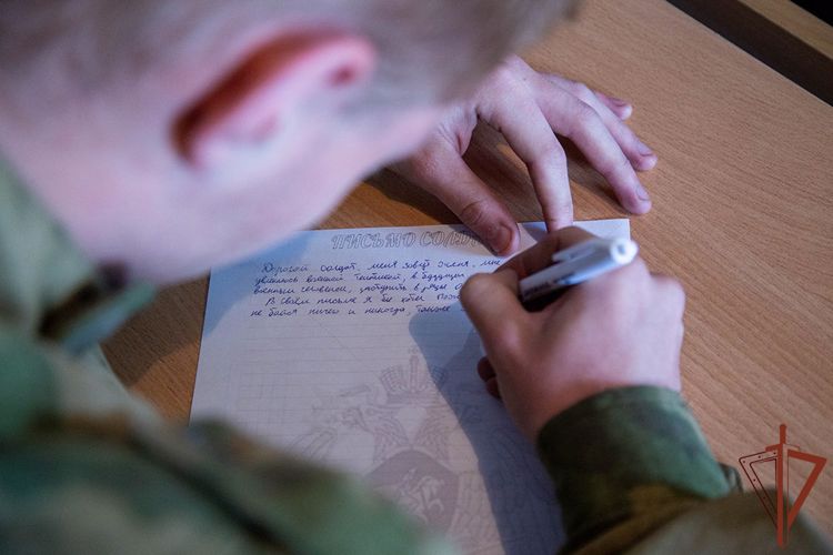 Ко Всероссийской акции «Письмо солдату» присоединились подшефные Росгвардии курсанты на Южном Урале   