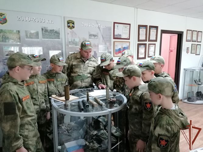 Офицеры Росгвардии провели цикл встреч с молодежью Югры в рамках масштабного ведомственного проекта 