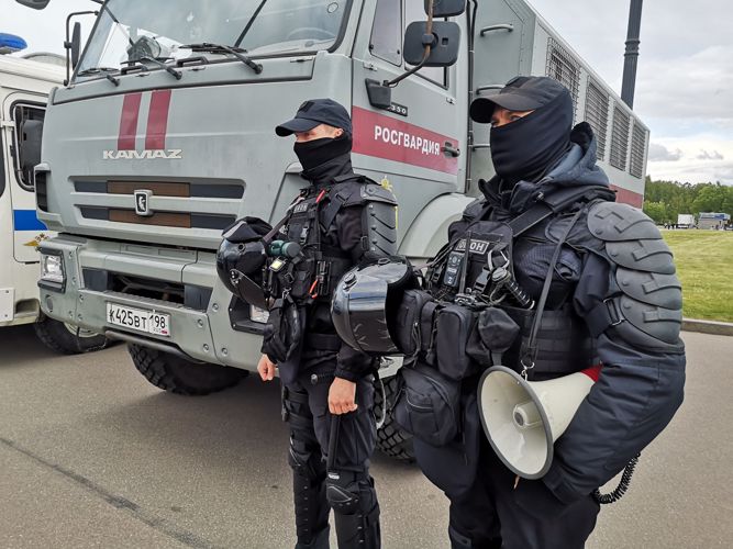 Росгвардейцы обеспечили безопасность матча Российской Премьер-Лиги по футболу в Санкт-Петербурге