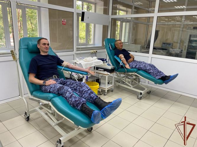 В рамках Всемирного дня донора росгвардейцы сдали кровь для нужд лечебных учреждений Сибири 