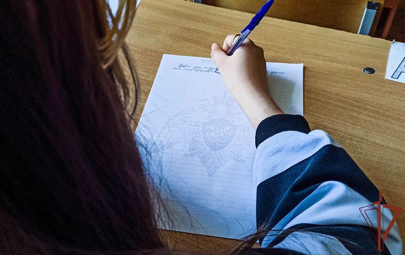 «Письма солдату» для участников СВО написали подшефные Росгвардии челябинские школьники 