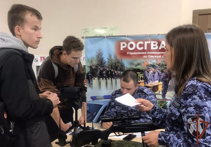 Росгвардия приняла участие во Всероссийской ярмарке трудоустройства в Сибири 