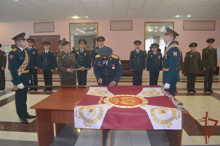 Боевое знамя нового образца вручено воинской части Росгвардии в Курской области