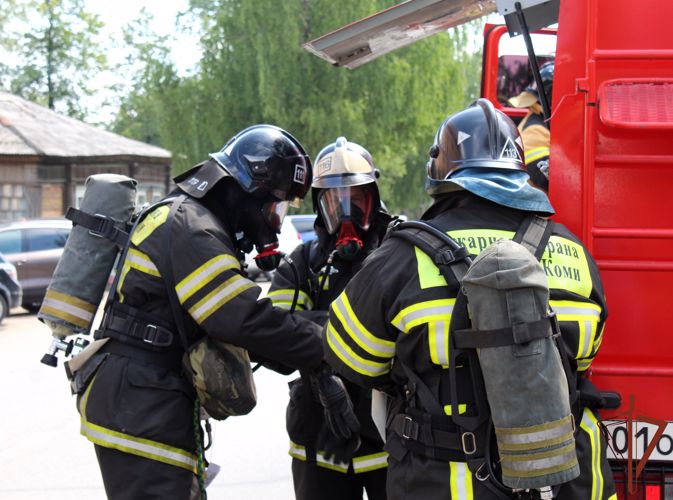 Совместные учения Управления Росгвардии по Республике Коми и регионального МЧС по пожарной безопасности прошли в Сыктывкаре