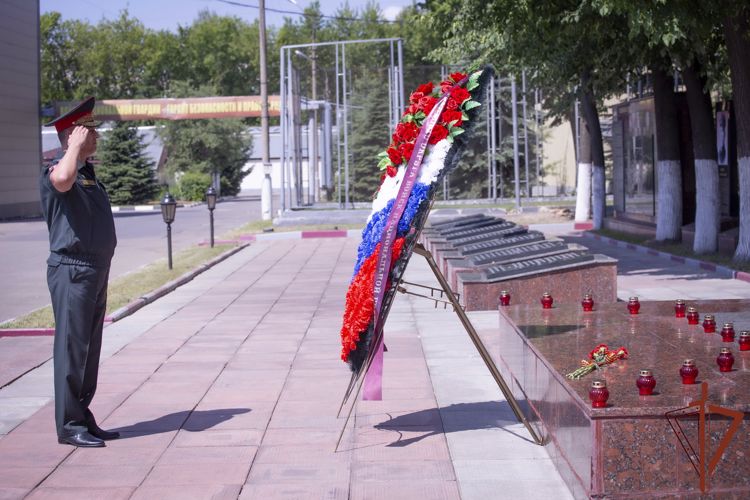 Росгвардейцы Центрального округа приняли участие в мемориальных мероприятиях в День памяти и скорби