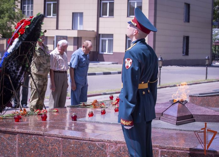 Росгвардейцы Центрального округа приняли участие в мемориальных мероприятиях в День памяти и скорби