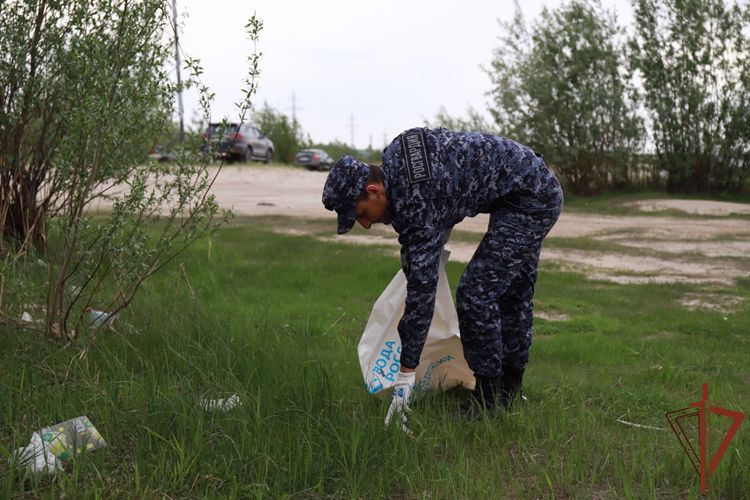  Международную экологическую акцию поддержали росгвардейцы в Югре