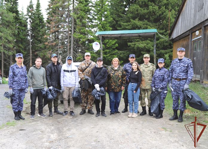  Всероссийскую экологическую акцию поддержали росгвардейцы в Югре