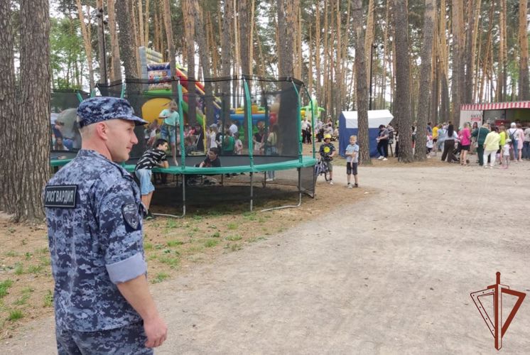 Росгвардия обеспечила безопасность празднования Международного дня защиты детей на Урале 
