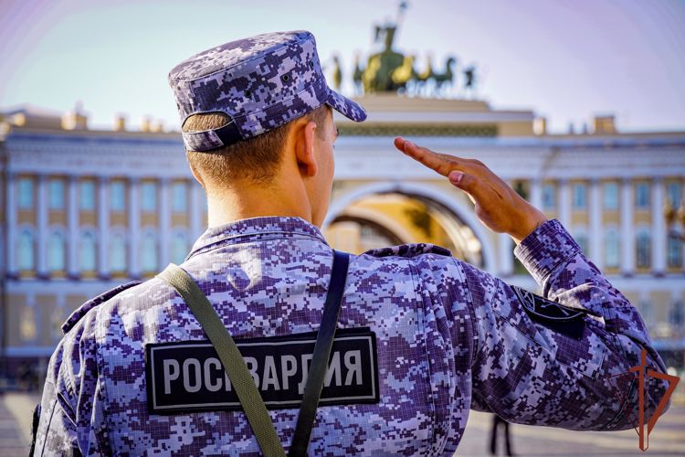В Санкт-Петербурге росгвардейцы приняли участие в общегородском разводе на службу