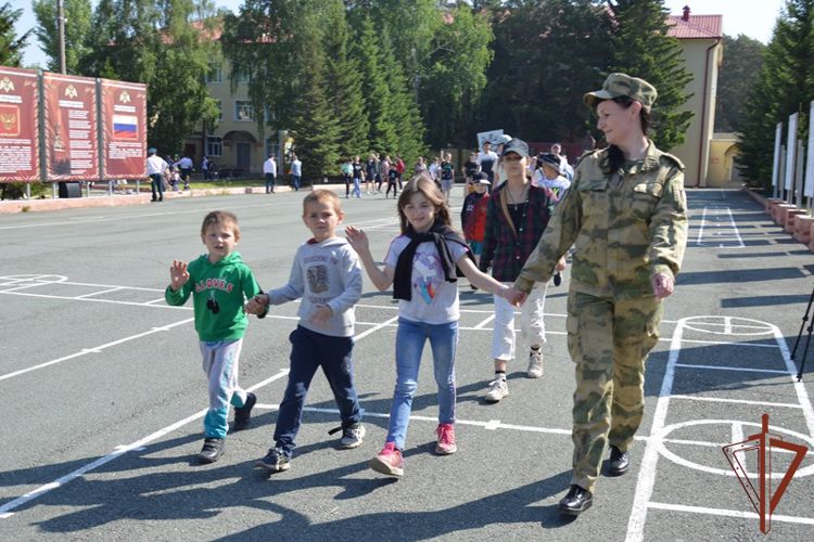 Всероссийская акция «Каникулы с Росгвардией» набирает обороты в Сибири
