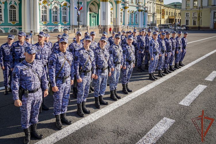 В Санкт-Петербурге росгвардейцы приняли участие в общегородском разводе на службу