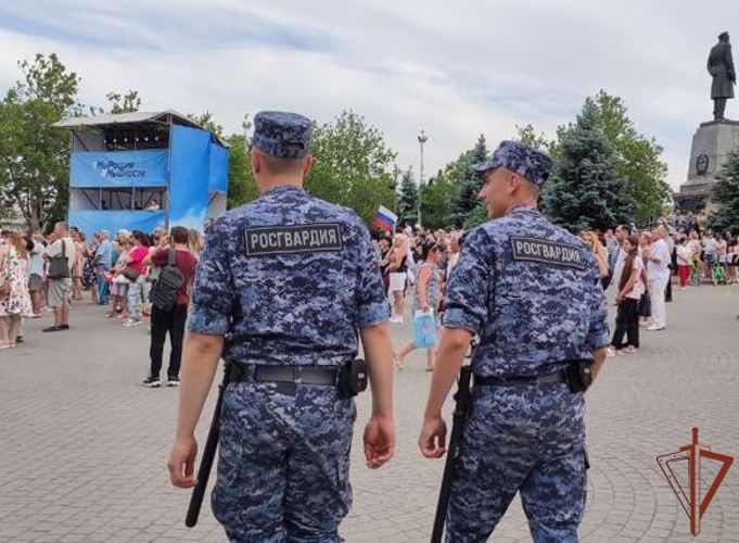 Посвященные Дню России мероприятия поддержали росгвардейцы Южного округа