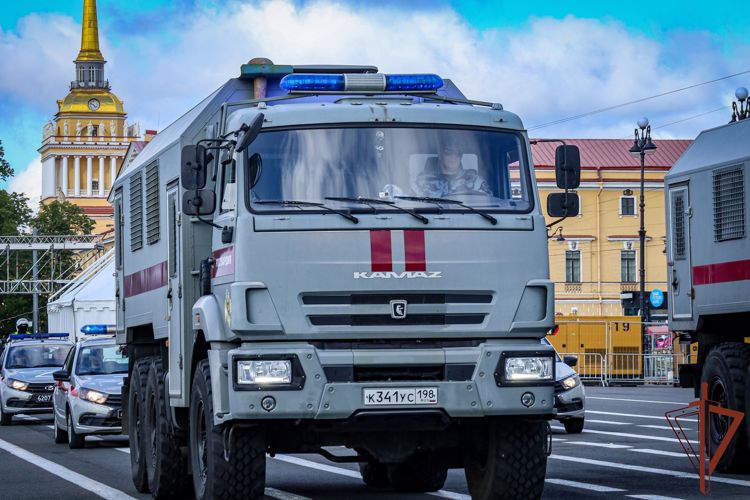 В Санкт-Петербурге росгвардейцы приняли участие в общегородском разводе на службу