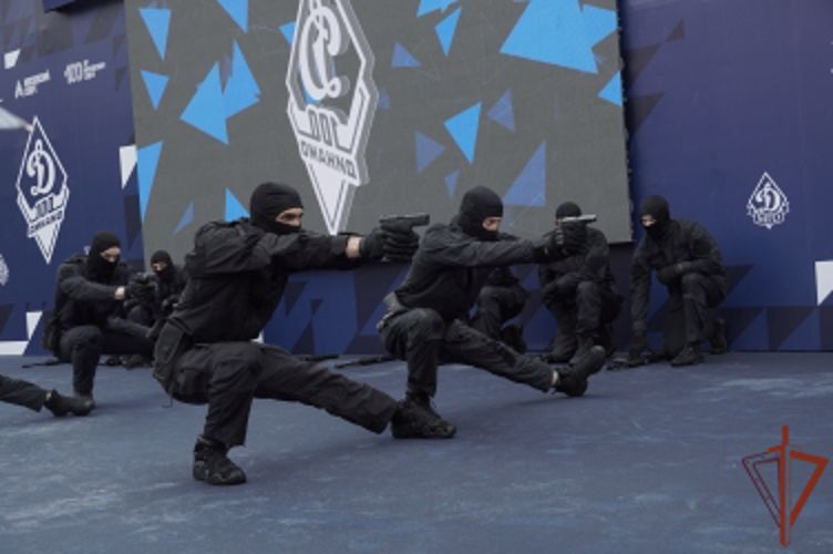 Команда Центрального округа Росгвардии стала победителем в семейном спортивном празднике «Динамо» в Москве