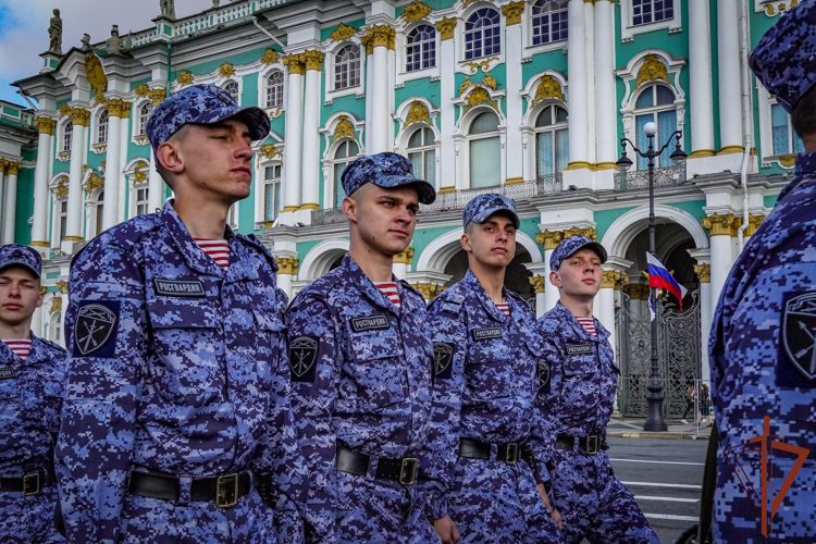 В Санкт-Петербурге росгвардейцы приняли участие в общегородском разводе на службу