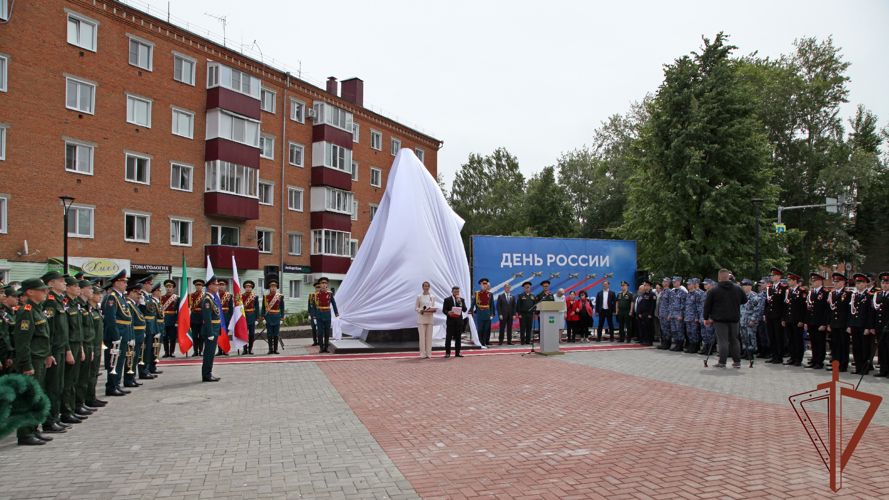  Памятник Герою России генерал-полковнику Игорю Груднову открыли в Республике Татарстан (видео)