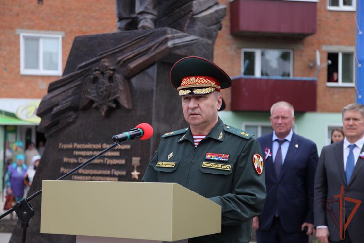 Памятник Герою России генерал-полковнику Игорю Груднову открыли в Республике Татарстан (видео)
