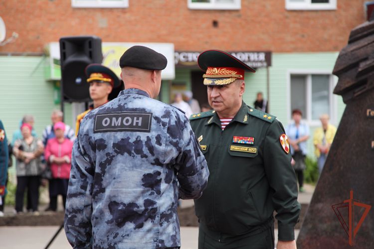  Памятник Герою России генерал-полковнику Игорю Груднову открыли в Республике Татарстан (видео)