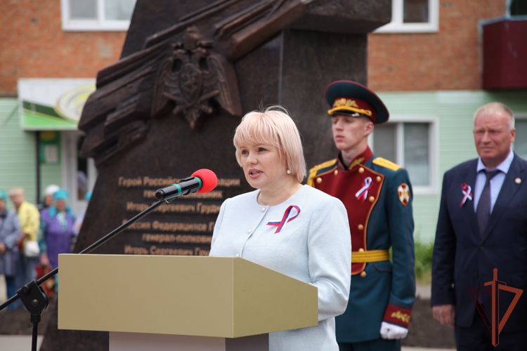  Памятник Герою России генерал-полковнику Игорю Груднову открыли в Республике Татарстан (видео)