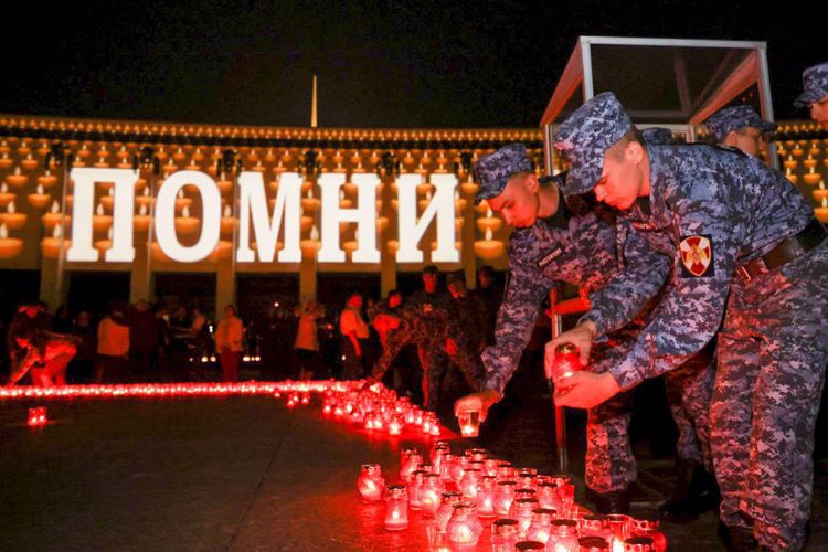 Герой России полковник Александр Белоглазов зажег "Свечу памяти" в рамках акции, стартовавшей у Музея Победы (видео)