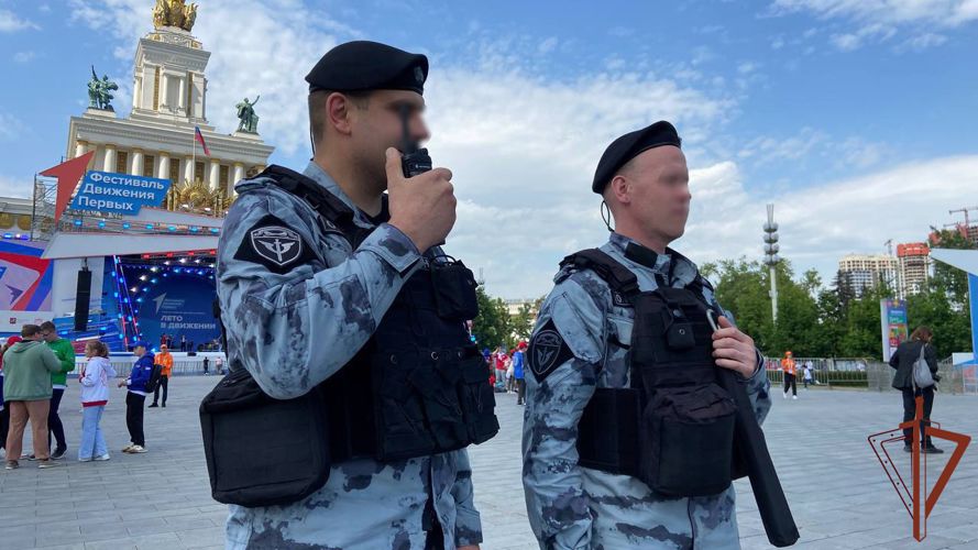 Общественную безопасность на фестивале «Движение первых» в Москве обеспечили росгвардейцы
