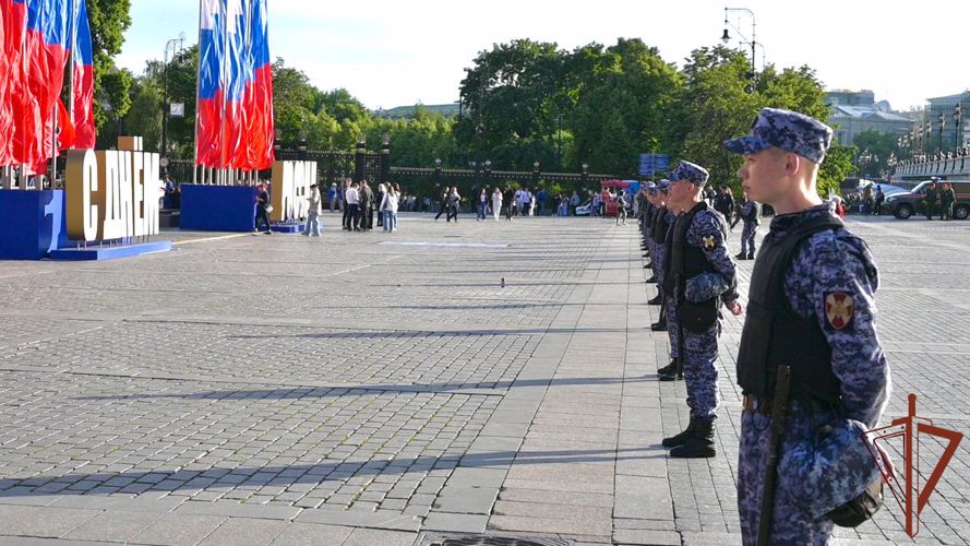  Безопасность празднования Дня России в Москве обеспечила Росгвардия