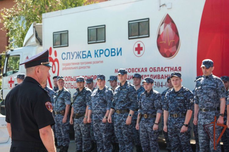 Во Всемирный день донора более 100 росгвардейцев Центрального округа сдали кровь
