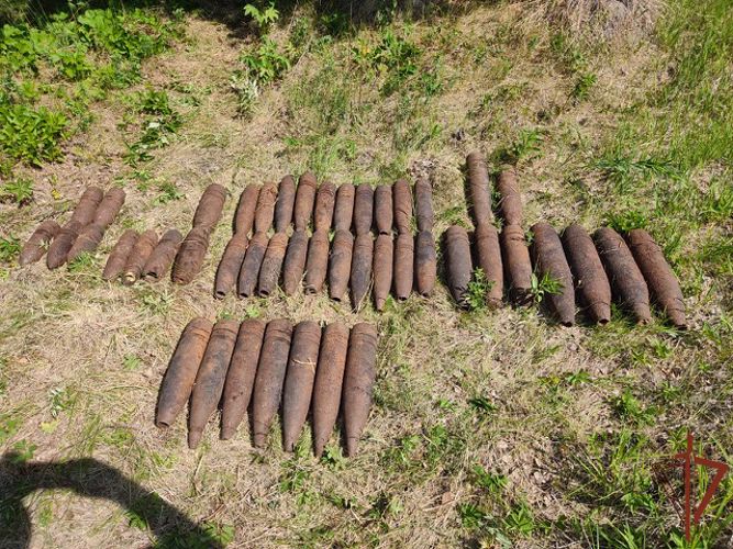 Сотрудники ОМОН обследовали обнаруженные в Свердловской области подозрительные предметы