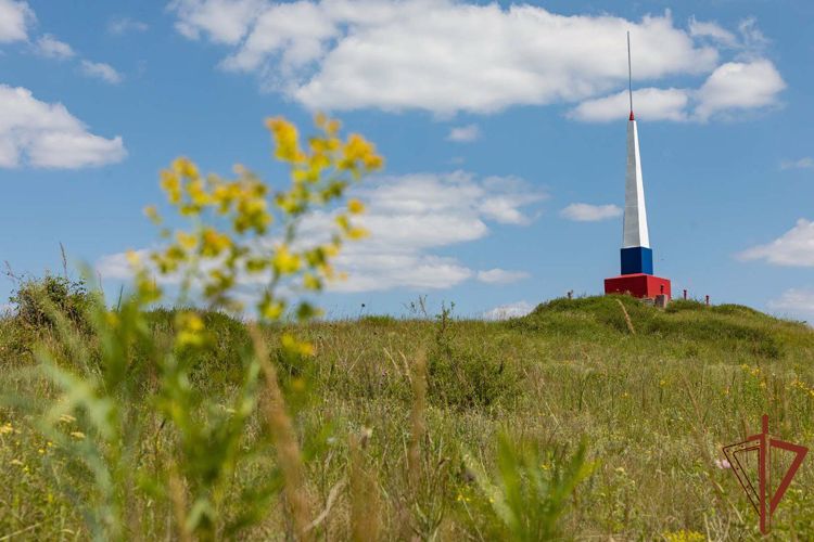 Росгвардейцы отреставрировали памятник советским воинам в ЛНР в преддверии Дня памяти и скорби (видео)