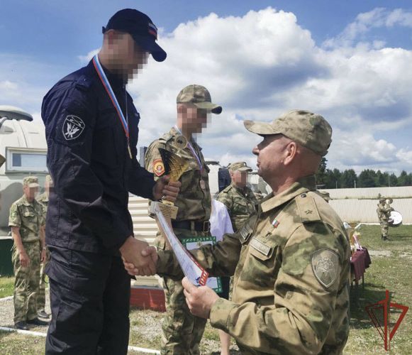 Победители чемпионата Росгвардии по стрельбе из боевого стрелкового оружия награждены в Иркутской области 