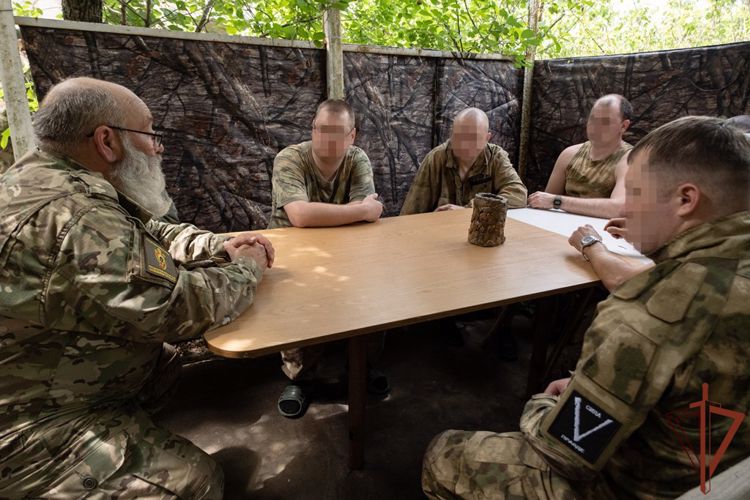 Православный священник посетил военнослужащих Росгвардии в ЛНР (видео)