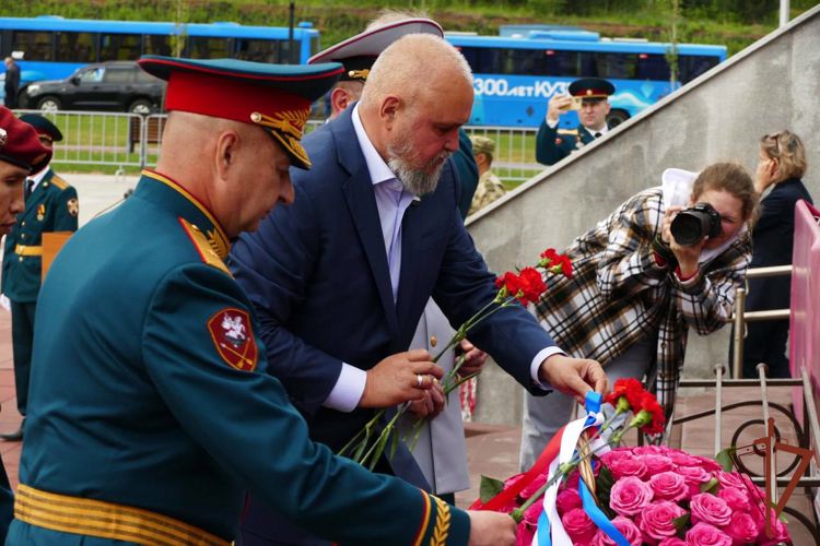Отряду специального назначения Росгвардии «Кузбасс» вручено Боевое знамя