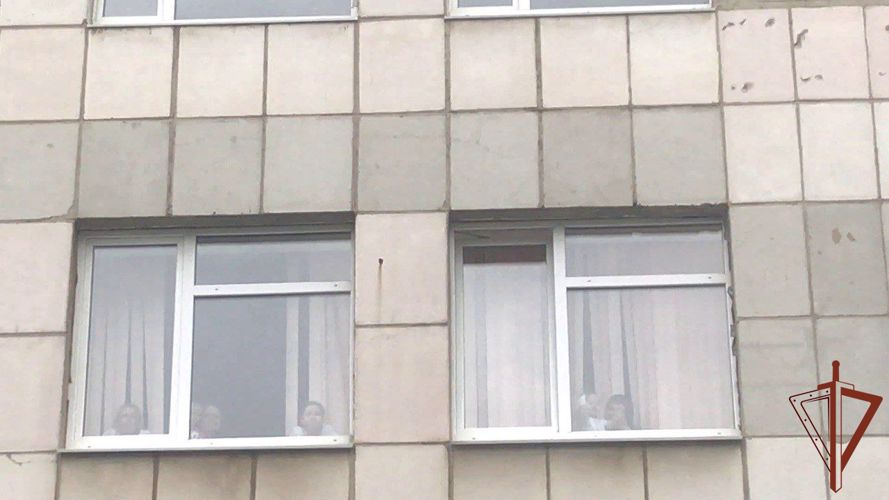 Росгвардия поздравила праздничным концертом маленьких пациентов областной больницы в Екатеринбурге (видео)